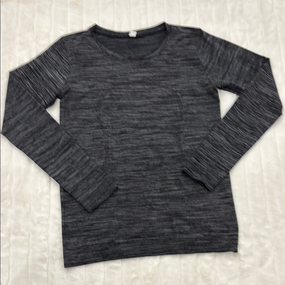 Lululemon Athletica Charcoal Long Sleeve Top women’s size 4